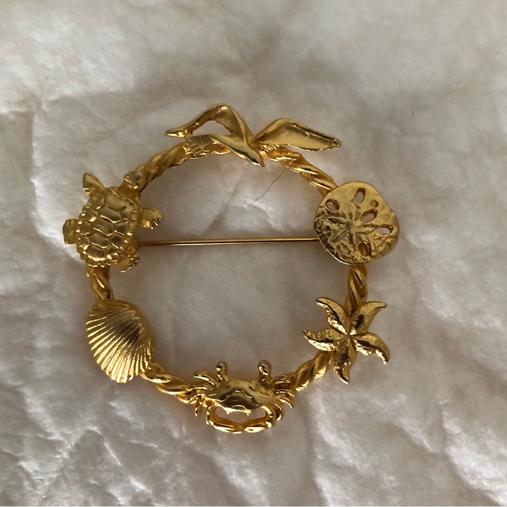 gold tone sea creatures brooch